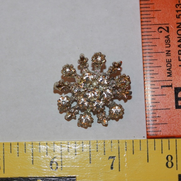 Vintage Glass Rhinestone Flower Brooch Silver Tone - Picture 3 of 3